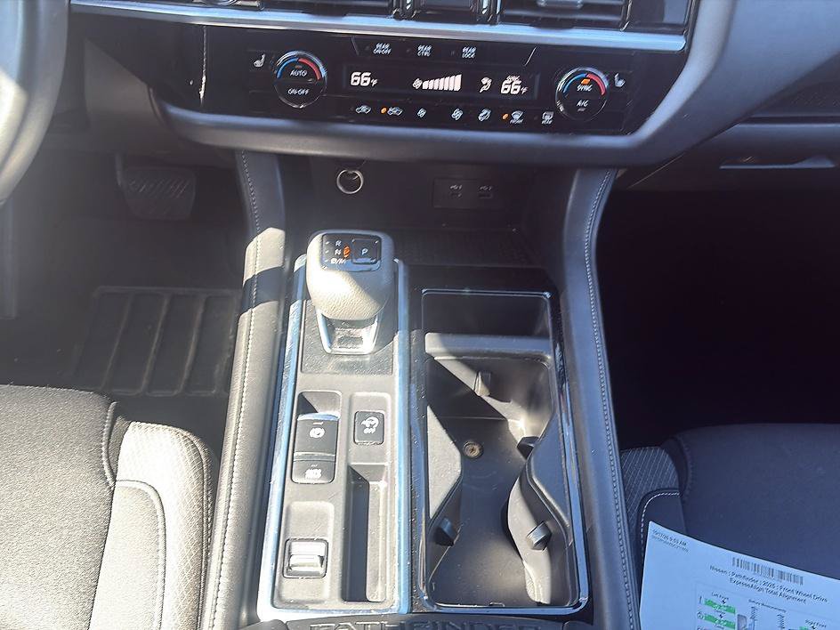 Certified 2025 Nissan Pathfinder SV FWD image 33