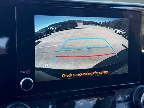 Used 2024 Toyota Highlander XLE image 24