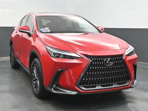 Used 2025 Lexus NX 250 FWD w/ Towing Package (2000 Lbs) image 3