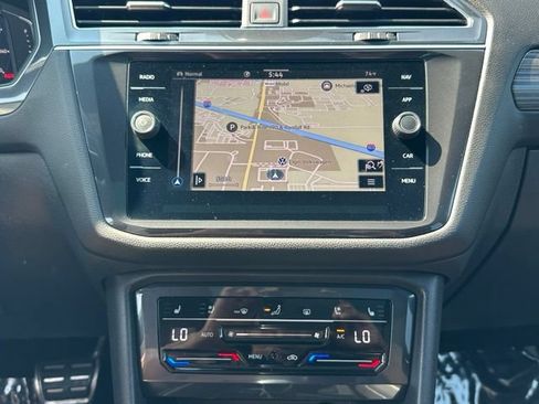 Certified 2022 Volkswagen Tiguan SEL R-Line AWD/4WD image 34
