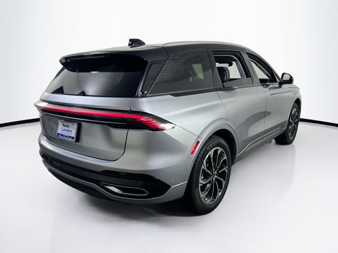 Used 2024 Lincoln Nautilus Reserve image 5