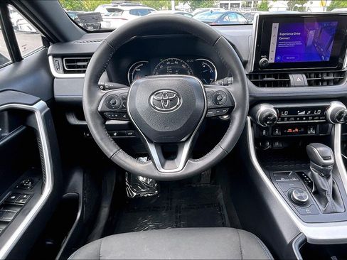 Used 2024 Toyota RAV4 SE w/ Convenience Package AWD/4WD image 5