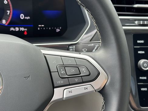 Certified 2023 Volkswagen Tiguan SE FWD image 21