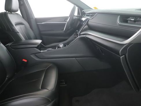 Used 2025 Jeep Grand Cherokee Limited image 31