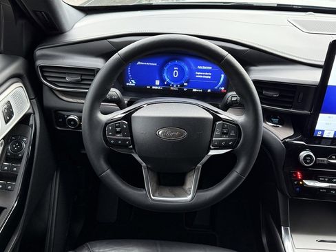 Used 2023 Ford Explorer Platinum w/ Technology Package image 24