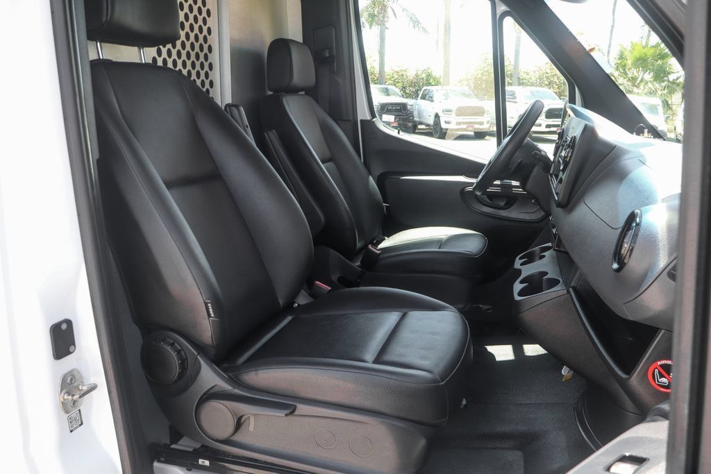 Used 2020 Mercedes-Benz Sprinter 2500 image 37