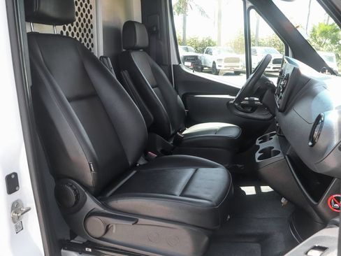 Used 2020 Mercedes-Benz Sprinter 2500 image 37
