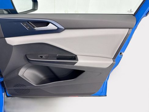 Used 2023 Volkswagen Taos SE w/ Panoramic Sunroof Package FWD image 23