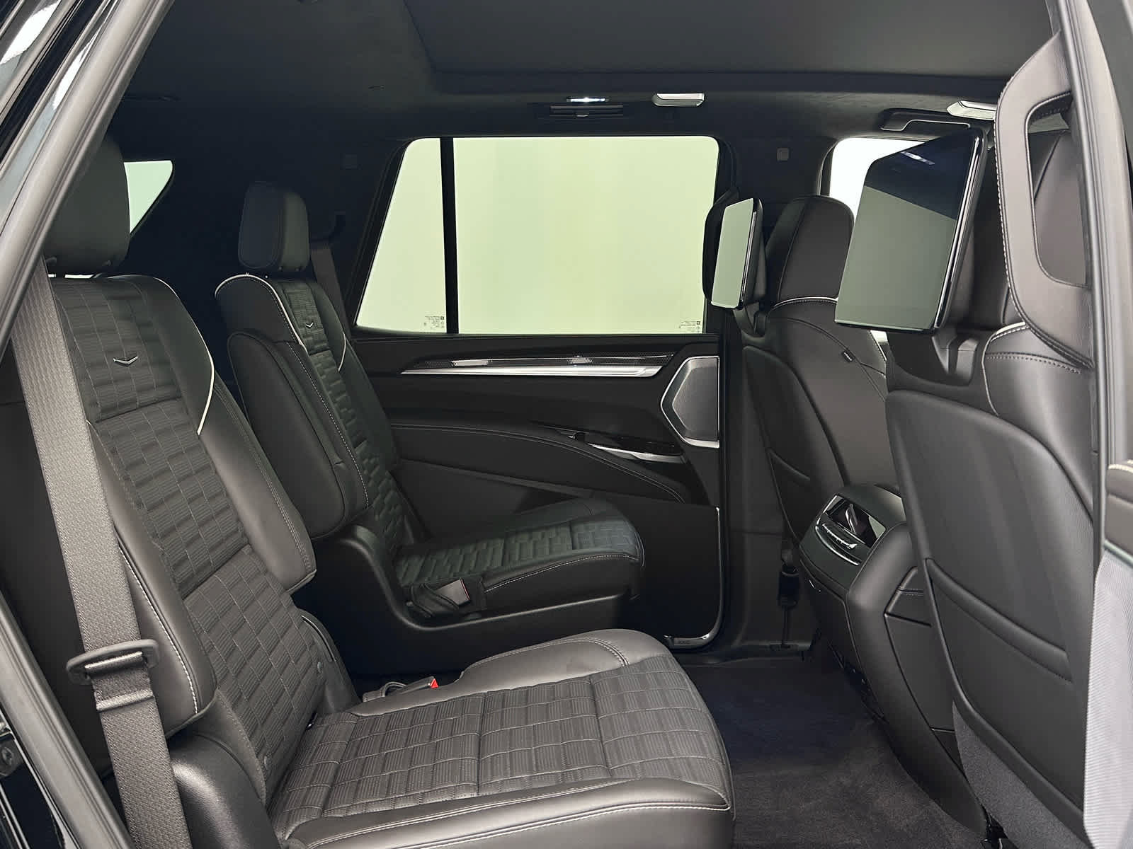 Used 2026 Cadillac Escalade V w/ LPO, ONYX Package AWD/4WD image 22