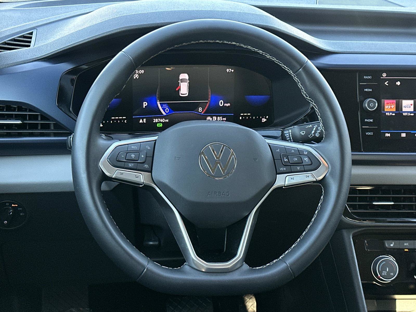 Certified 2023 Volkswagen Taos SE FWD image 8