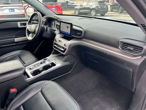 Used 2023 Ford Explorer XLT w/ Equipment Group 202A AWD/4WD image 29