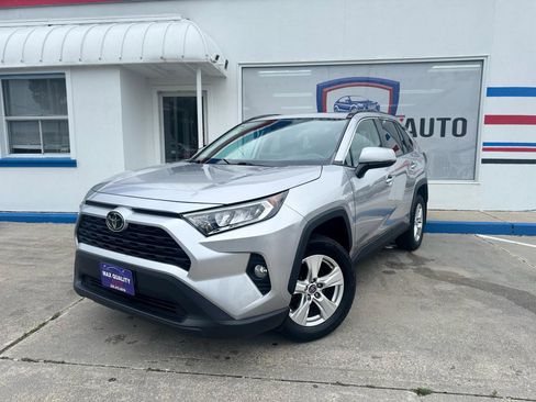 Used 2020 Toyota RAV4 XLE w/ Convenience Package AWD/4WD image 2
