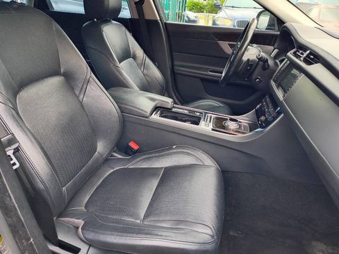 Used 2016 Jaguar XF Prestige image 46