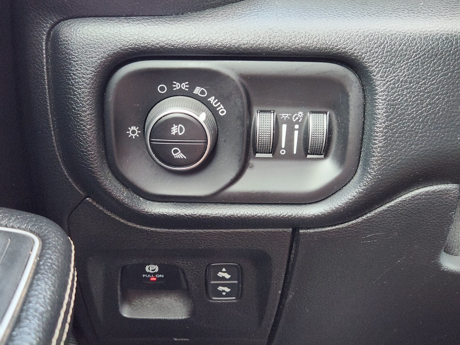 Used 2020 RAM 1500 Laramie AWD/4WD image 31