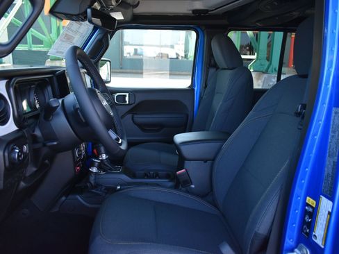 New 2025 Jeep Gladiator Sport image 13