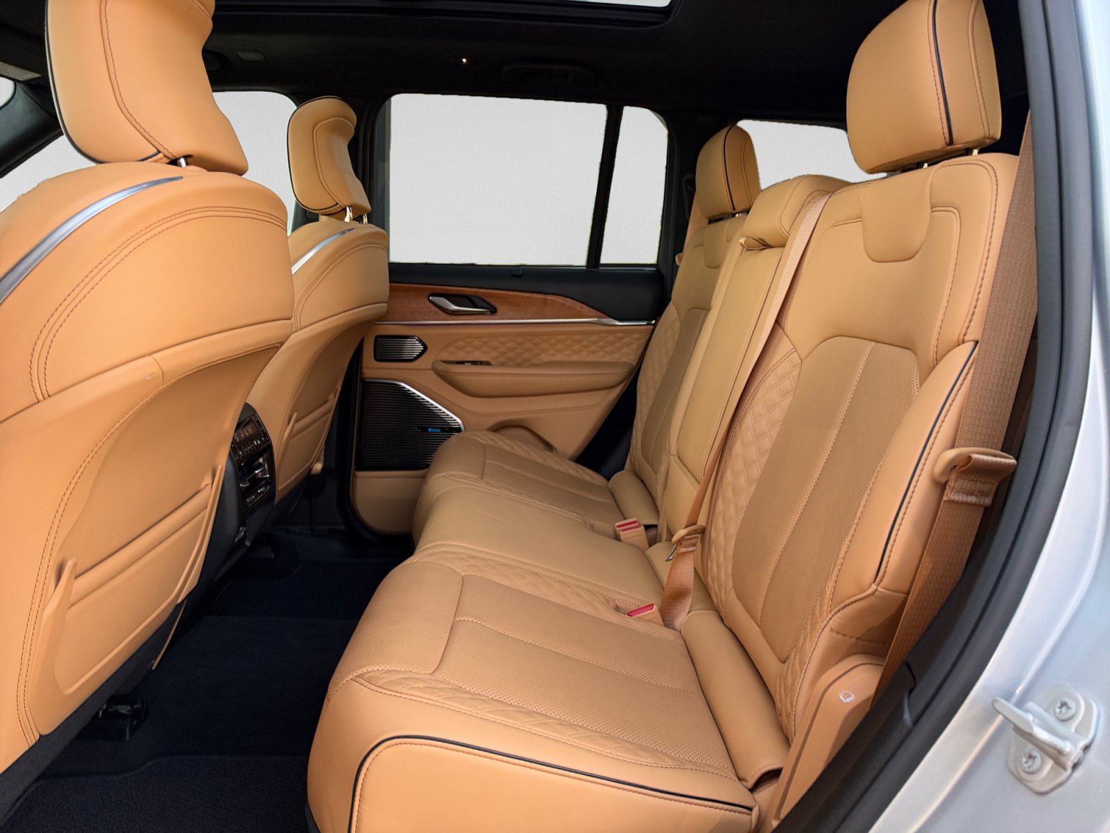 Used 2023 Jeep Grand Cherokee Summit AWD/4WD image 26