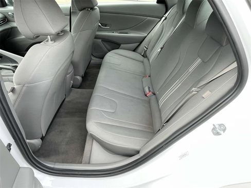 Used 2024 Hyundai Elantra SEL image 11