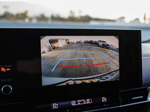 Used 2026 Toyota Sienna XLE FWD image 29
