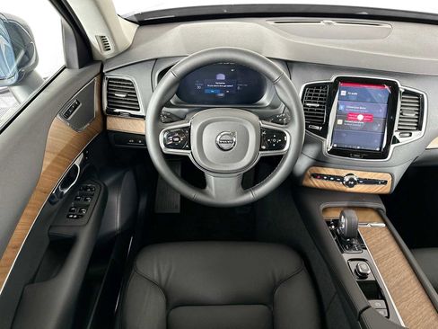 Certified 2025 Volvo XC90 T8 Plus w/ Protection Package Premier image 18