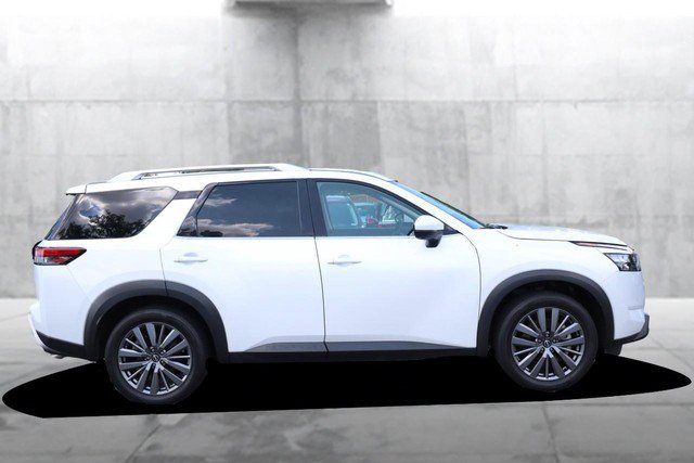 Certified 2025 Nissan Pathfinder SL w/ SL Premium Package FWD image 5