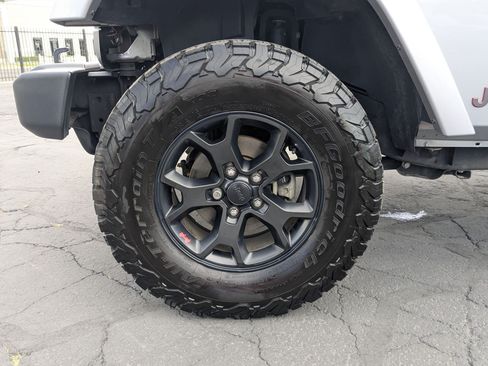 Used 2014 Jeep Wrangler Unlimited Sahara w/ Max Tow Package AWD/4WD image 36