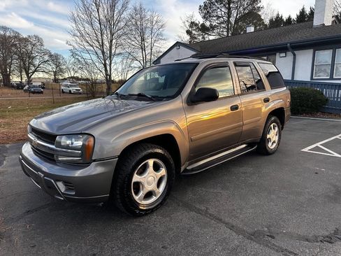 Used 2008 Chevrolet TrailBlazer 2WD w/ Smoker's Package image 3