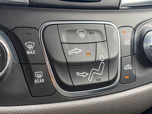 Used 2022 Chevrolet Equinox LS w/ LS Convenience Package FWD image 29