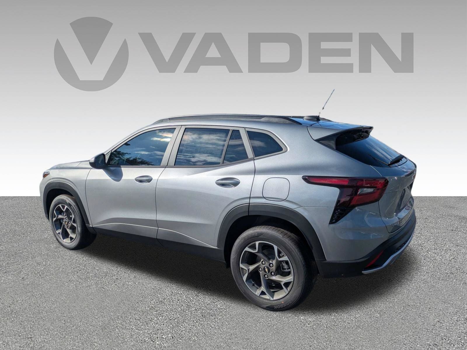 New 2026 Chevrolet Trax LT FWD image 28