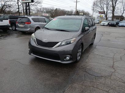 Used 2014 Toyota Sienna SE w/ SE Premium Package w/Entune