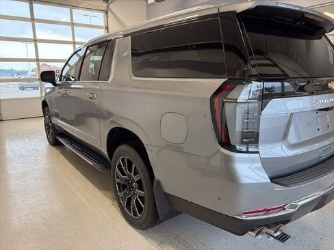 New 2026 Chevrolet Suburban Premier AWD/4WD image 19