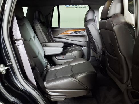 Used 2016 Cadillac Escalade Base image 11