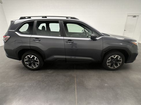 Used 2025 Subaru Forester w/ Convenience Package #1 AWD/4WD image 9