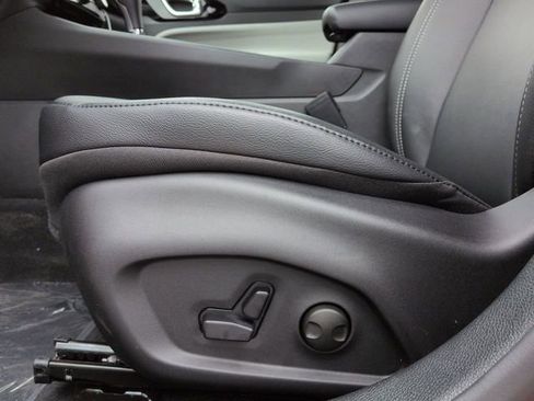 New 2026 Jeep Compass Limited image 19