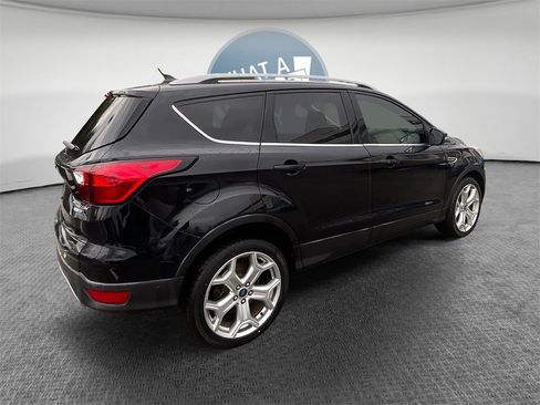 Used 2019 Ford Escape Titanium image 3