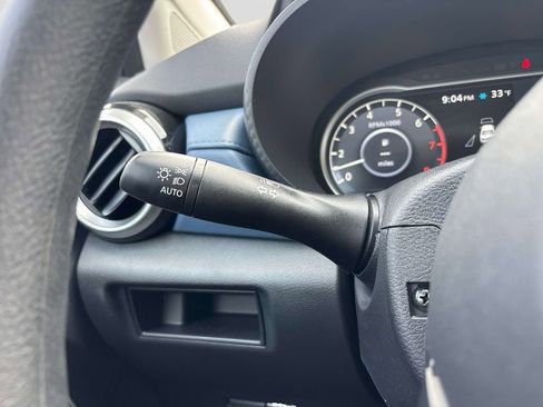 Used 2025 Nissan Versa SV w/ Trunk Package image 28