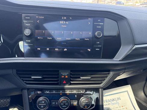 Used 2019 Volkswagen Jetta SEL w/ Cold Weather Package image 12