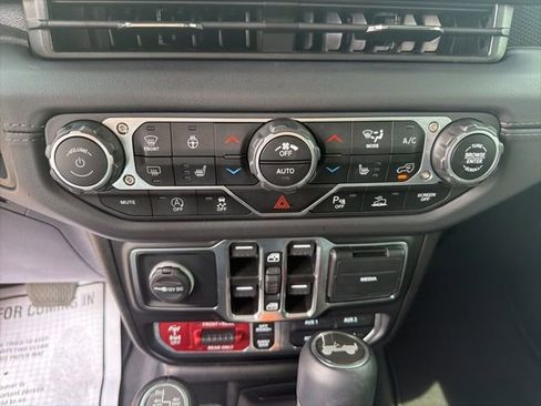 Used 2025 Jeep Wrangler Unlimited Rubicon image 9