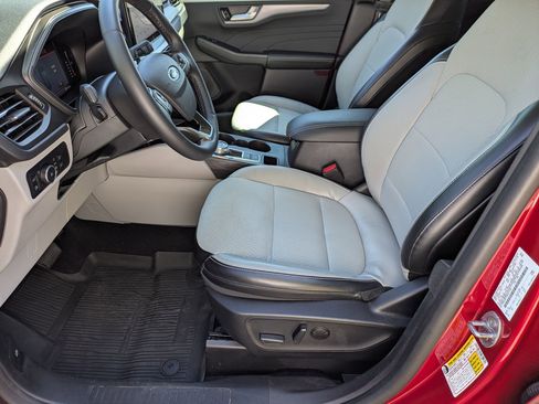 Used 2024 Ford Escape SE FWD image 12