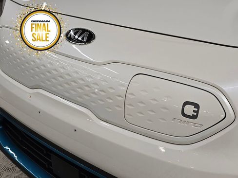 Certified 2020 Kia Niro EX w/ Cold Weather Package image 11