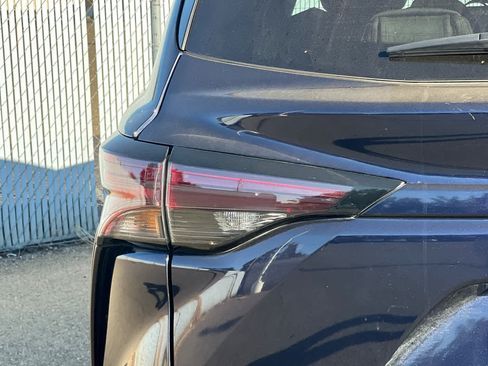 Used 2025 Toyota Sienna XLE FWD image 23