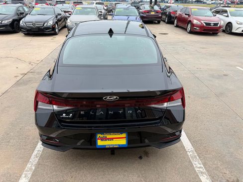 Used 2023 Hyundai Elantra SE FWD image 6