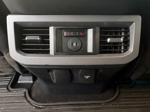 Used 2023 Ford F350 Lariat w/ Chrome Package image 17