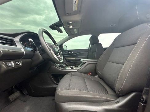 Used 2023 GMC Acadia SLE w/ Driver Convenience Package image 11