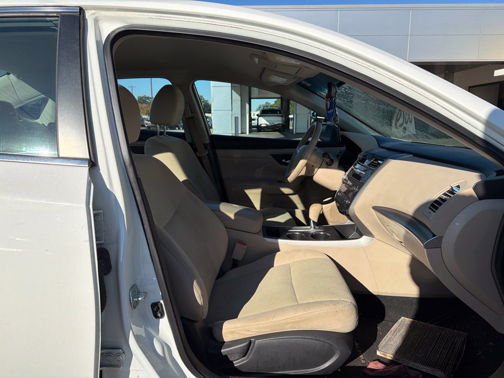 Used 2015 Nissan Altima 2.5 S w/ Sport Value Package FWD image 5