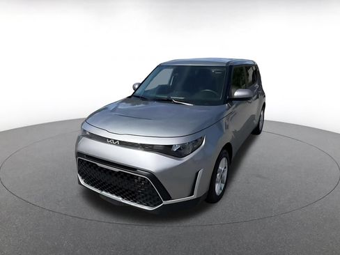 Used 2025 Kia Soul LX w/ LX Technology Package FWD image 7