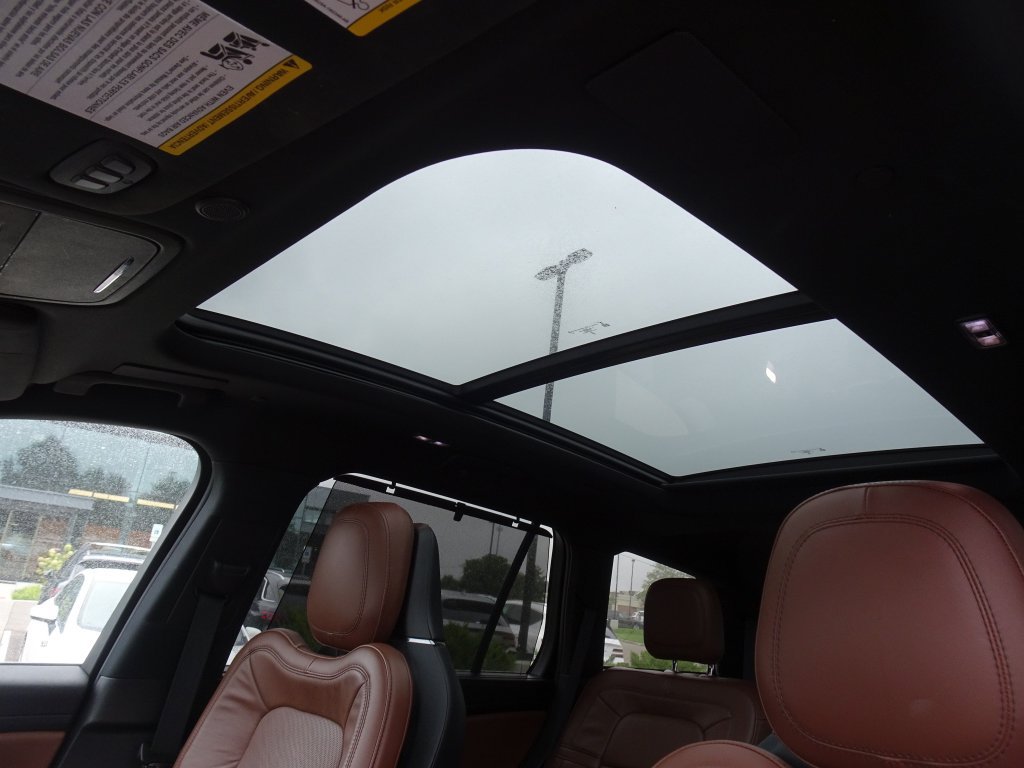 Used 2023 Lincoln Aviator Grand Touring w/ Equipment Group 301A AWD/4WD image 12