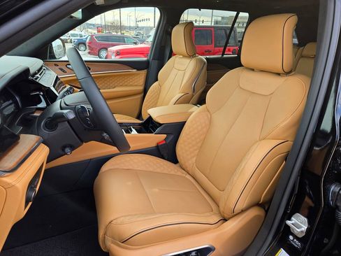 New 2026 Jeep Grand Cherokee Summit w/ Obsidian Package image 15