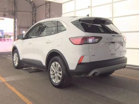 Used 2022 Ford Escape SE AWD/4WD image 2
