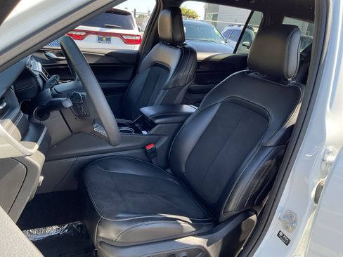 Used 2023 Jeep Grand Cherokee L Laredo RWD image 18