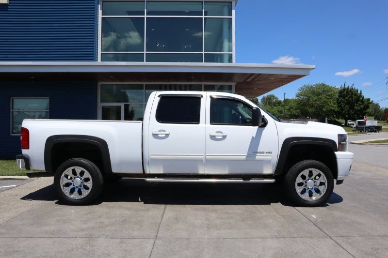 Used 2014 Chevrolet Silverado 3500 LTZ w/ LTZ Plus Package AWD/4WD image 2